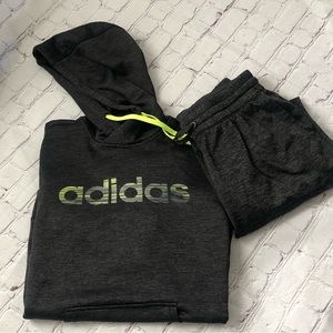 Adidas sweatsuit 🤍